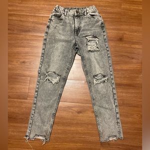 Women’s Gray ripped jeans